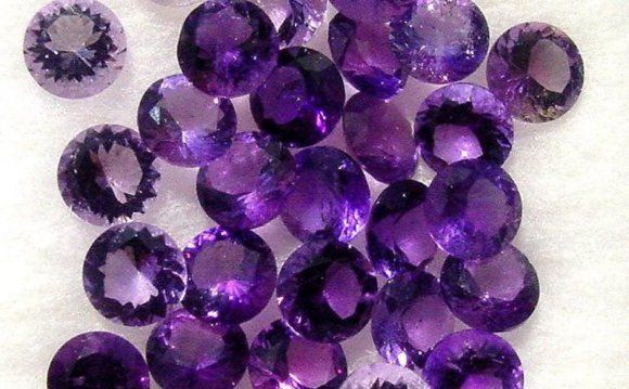 Фиолетовые камни: драгоценные минералы, лечебные свойства, кому подходят
