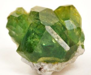 Демантоид : гранат андрадит, зелёный камень, описание, видео