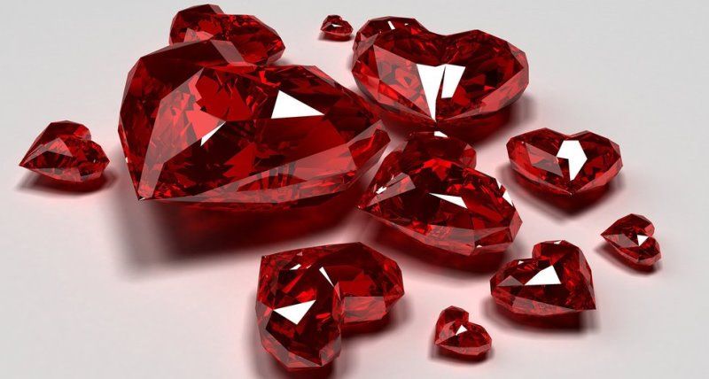 Красный камень: драгоценные минералы, бордовый оттенок, какого цветаювелирный
