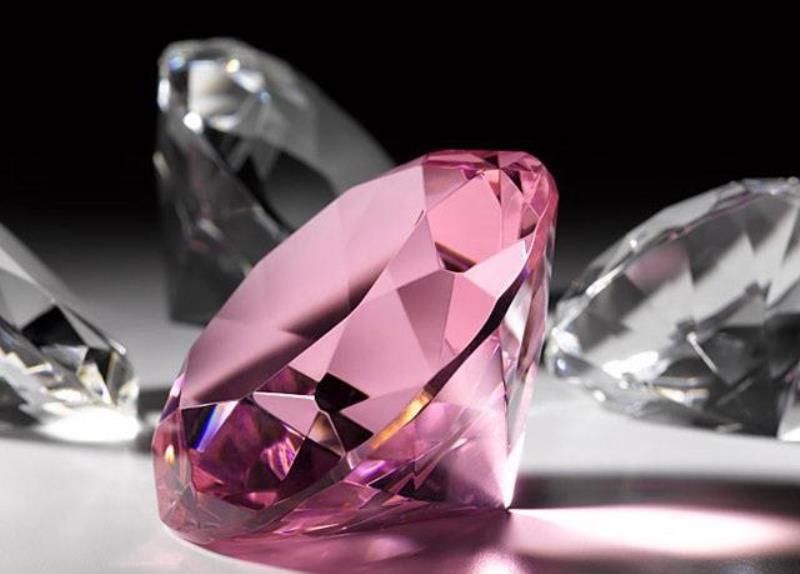 Розовый камень: кольцо с драгоценным, какого цвета полудрагоценные, какназывают поделочный прозрачный минерал