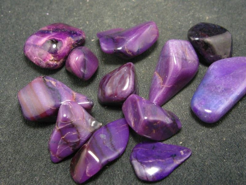 Сугилит: свойства камня, описание