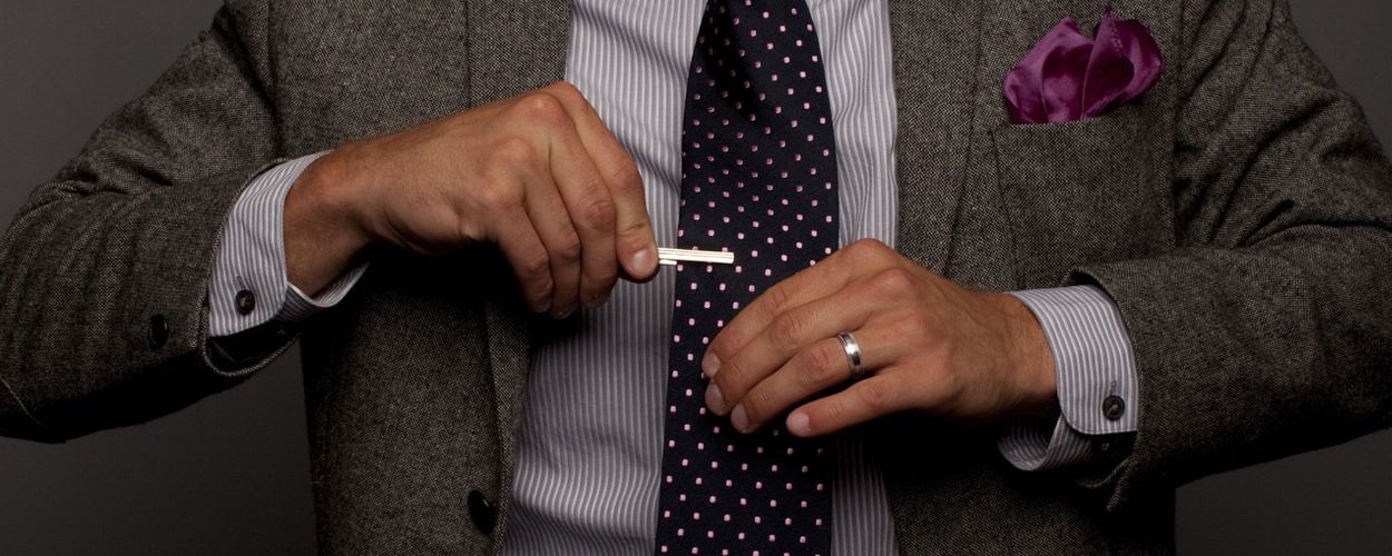 Зажимы для галстука — как его правильно носить и какие бывают виды прищепокдля галстука