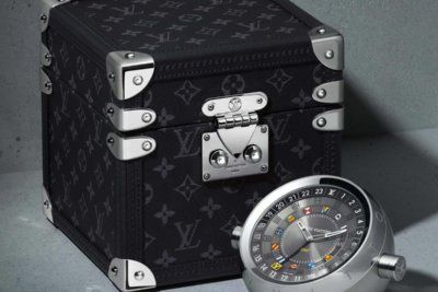 Louis Vuitton упаковал часы в чемодан