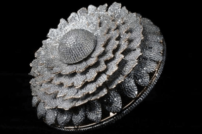 Компания из Индии внесена в книгу рекордов Гиннеса по количеству бриллиантов на созданном ею кольце