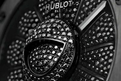 Takashi Murakami разработал часы для Hublot со своим фирменным мотивом улыбающегося цветка
