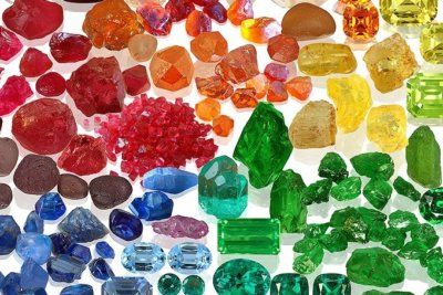 Какие бывают драгоценные камни: названия, классификация, свойства и рейтинг лучших