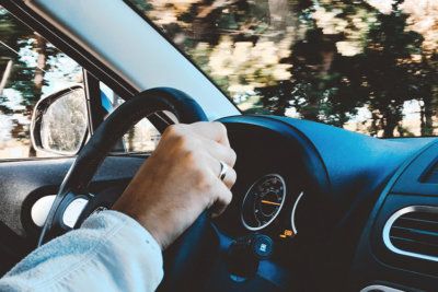 Как выбрать или сделать оберег в машину для водителя своими руками