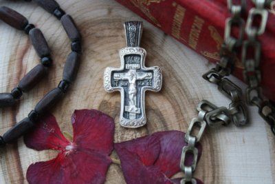 Куда деть старый крестик: можно ли переплавить, отдать или сдать крестик