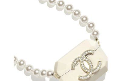 Ожерелье Chanel с чехлом Airpods