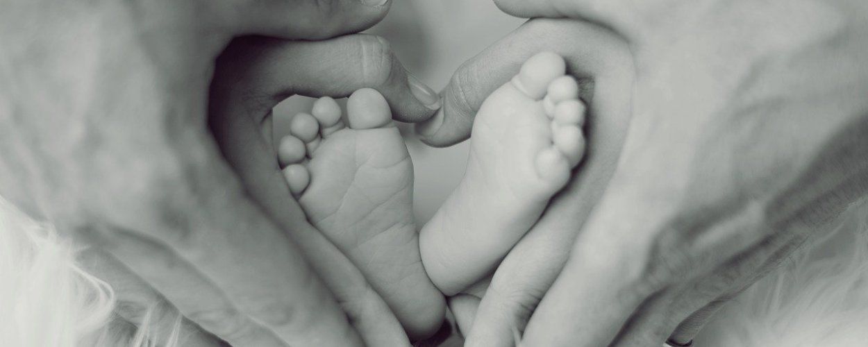 Что подарить жене на рождение ребенка: благодарим за сына или дочку