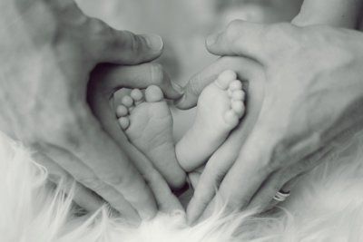 Что подарить жене на рождение ребенка: благодарим за сына или дочку