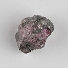 Компания Grib Diamonds продала фиолетовый алмаз