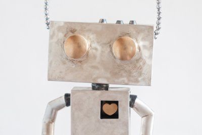 Ювелирные изделия — роботы Futuro Remoto и отношения между человеком и технологии