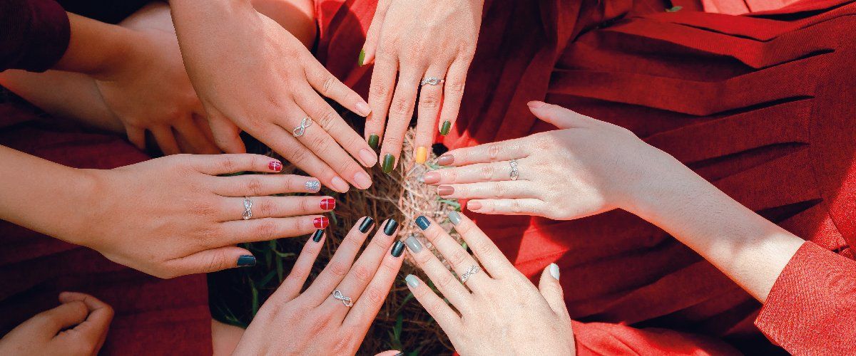 Значение кольца на среднем пальце для женщин и мужчин