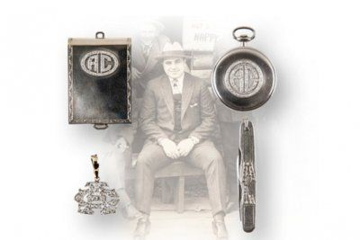 На аукционе были проданы карманные часы принадлежащие чикагскому гангстеру Аль Капоне