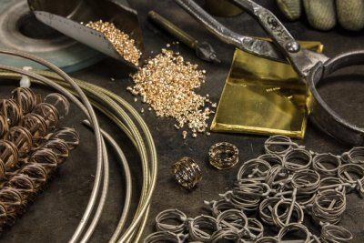 Bulgari с 2022 года полностью переходит на 100% сертифицированное и этичное золото во всех ювелирных изделиях