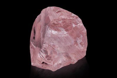 Розовый необработанный алмаз за 13,8 миллиона долларов