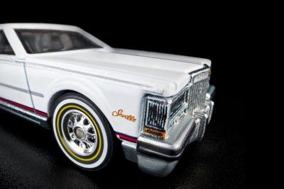 Точной копия Cadillac Sevilla от Gucci и Hot Wheels