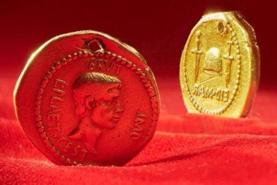 Древняя золотая монета принесет 2 миллиона долларов на аукционе