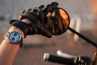 Сотрудничество бренда мотоциклов Breitling x часов Triumph
