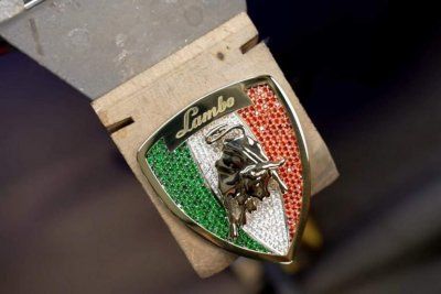 Значок для Lamborghini Urus инкрустированный бриллиантами