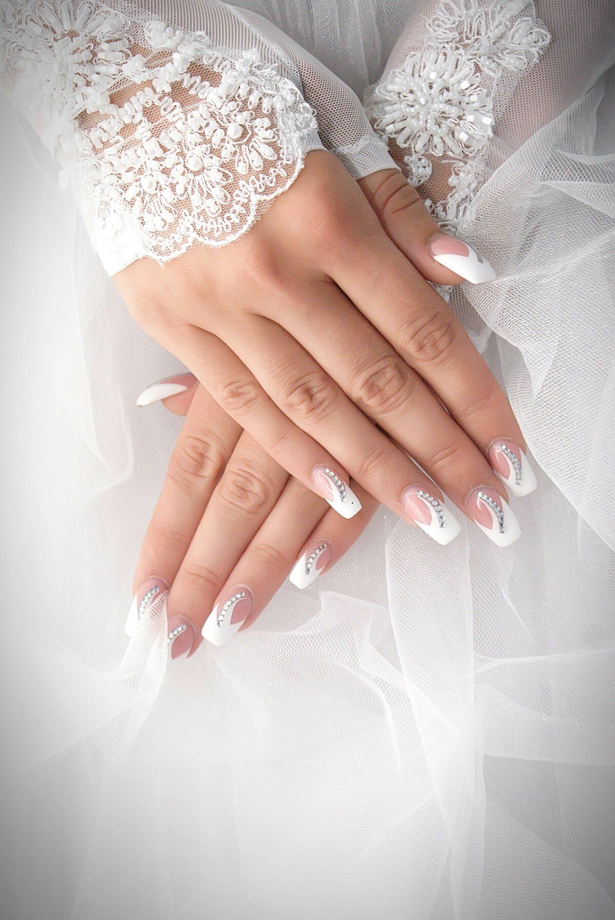 Свадебные ногти невесты