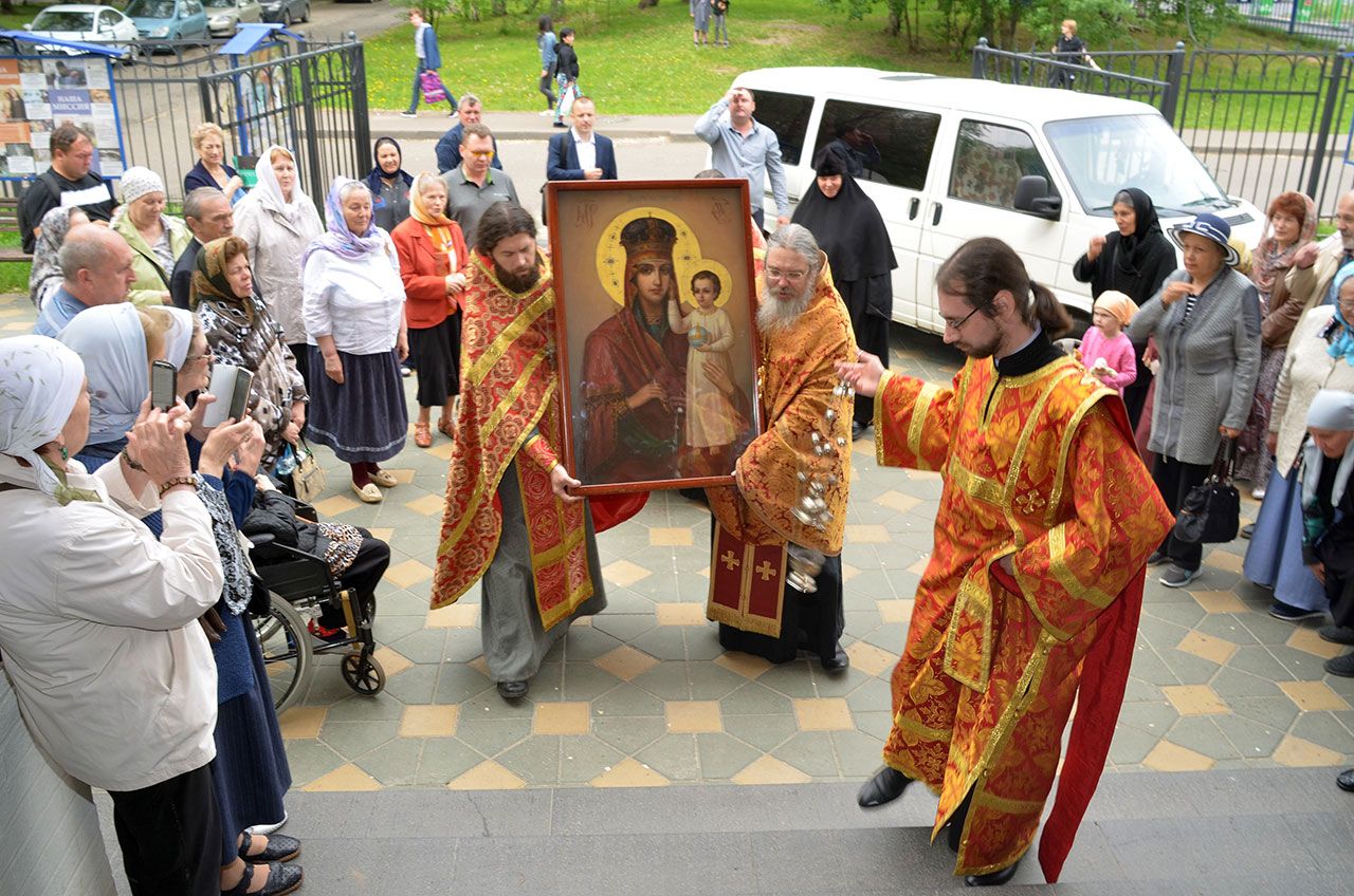 Икона Божьей Матери «Призри на смирение»: значение, в чем помогает, молитва  образу