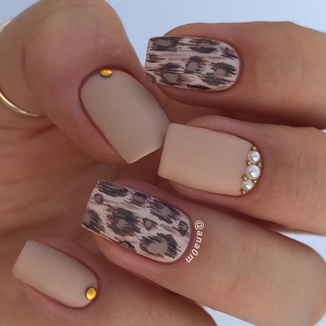 Длинные ногти с леопардовым принтом
