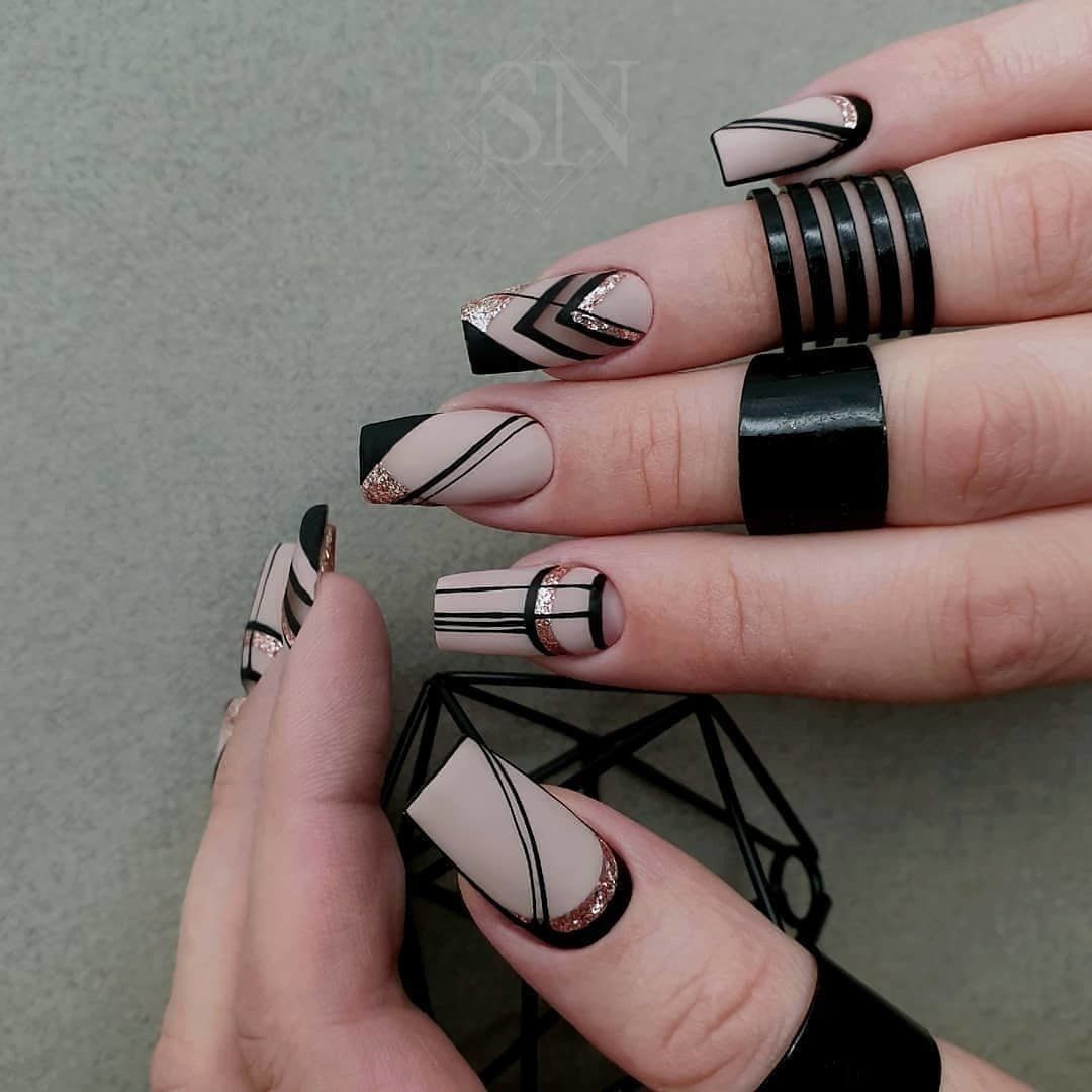 геометрический дизайн ногтей