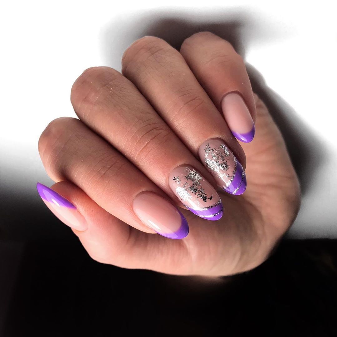 Фиолетовый френч на овальных ногтях