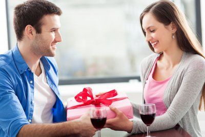 Что дарят мужу или жене на 10 лет со дня свадьбы, как называется годовщина