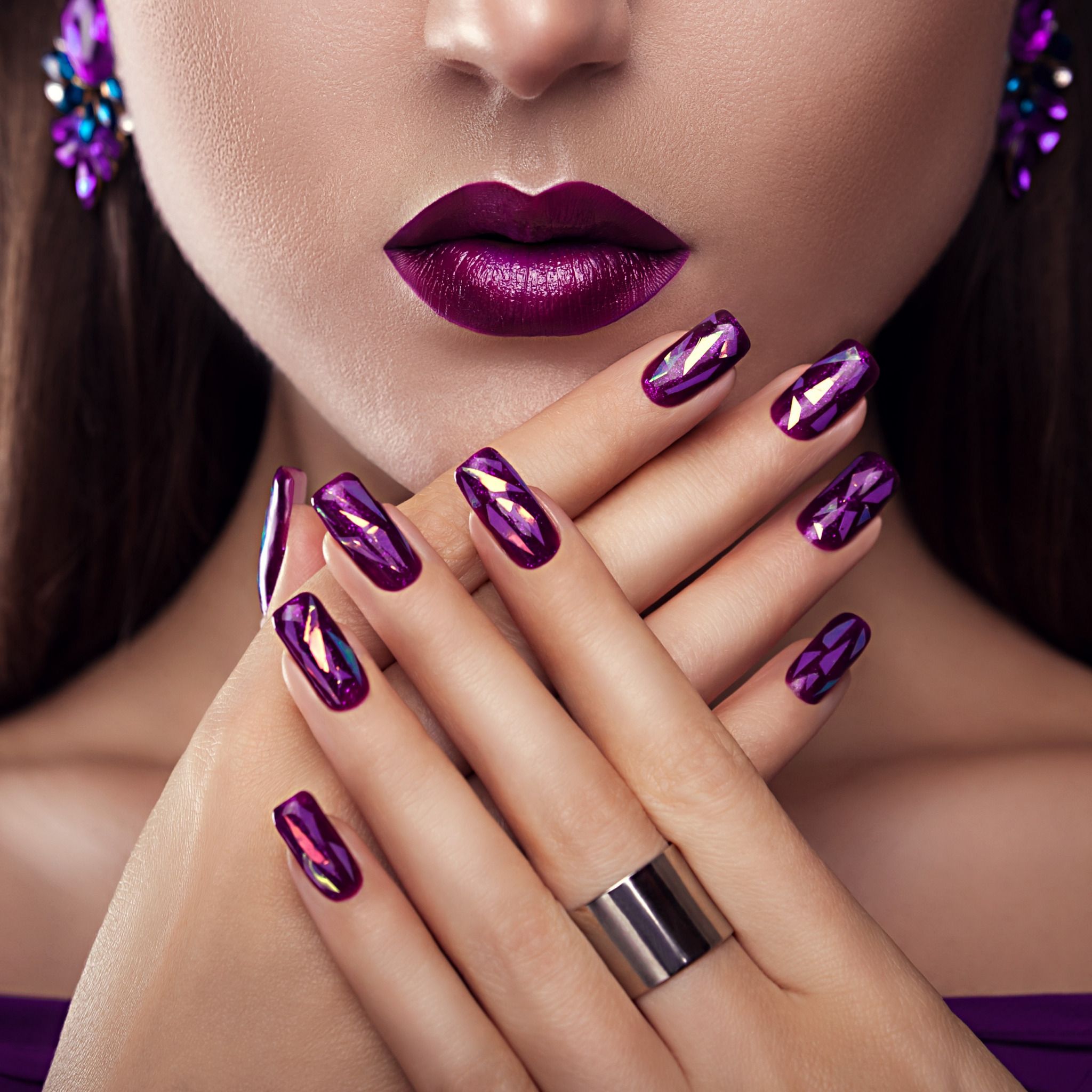 Фиолетовый маникюр: лучшие идеи дизайна на короткие и длинные ногти в матовых, нежных, светлых и темных тонах