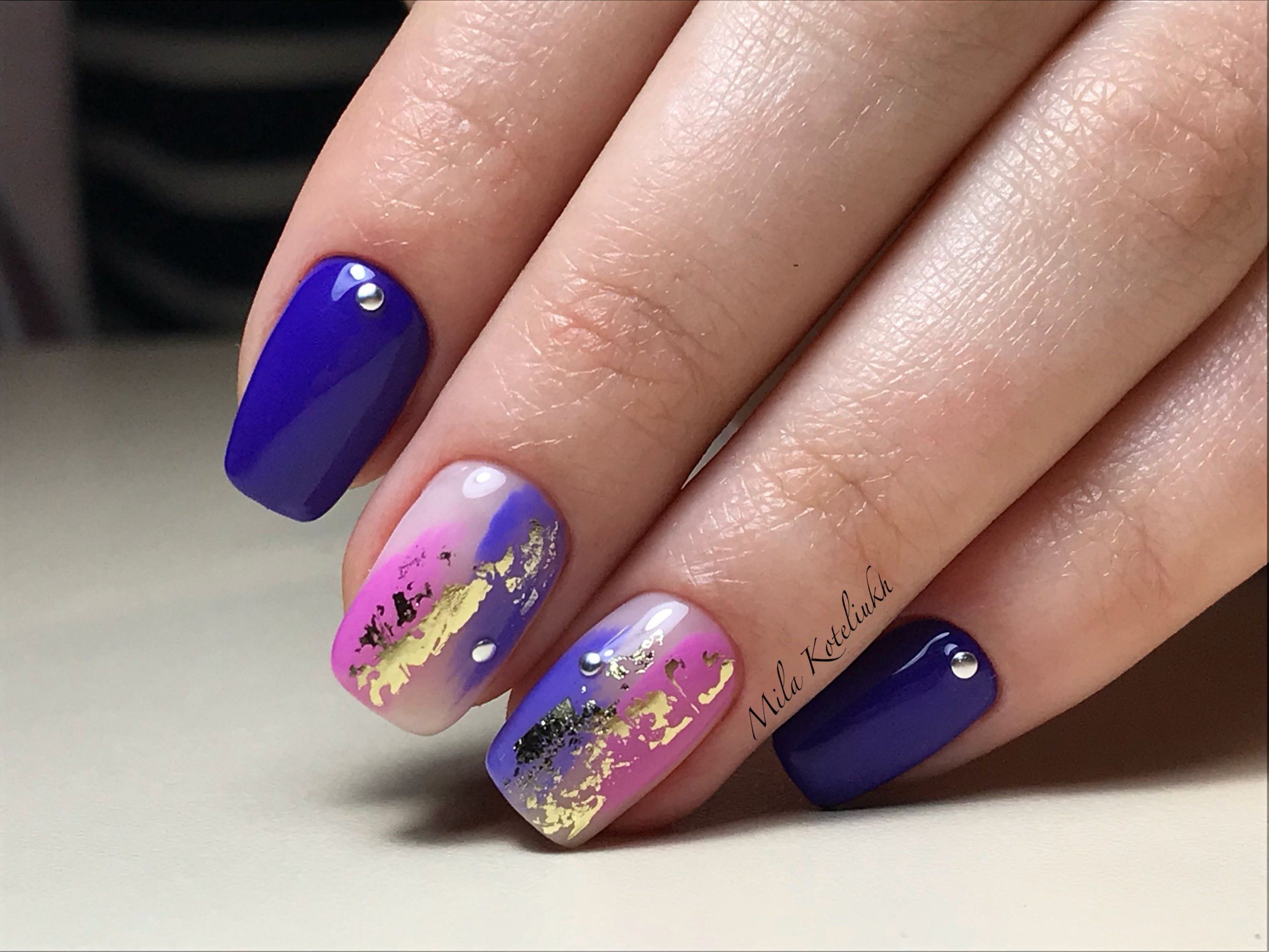 Фиолетовый маникюр на средние ногти
