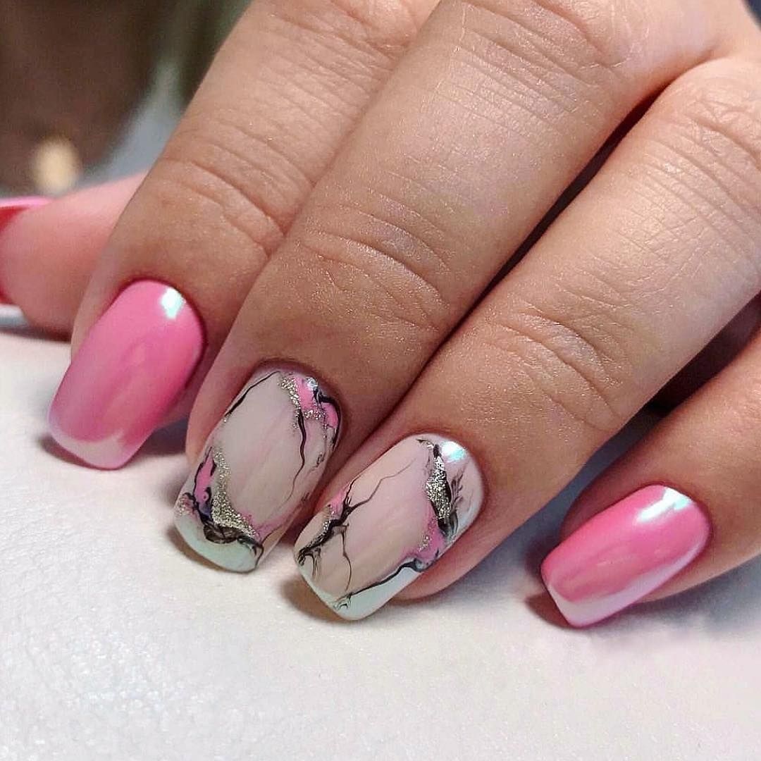 Красивый маникюр на короткие ногти в розовых оттенках