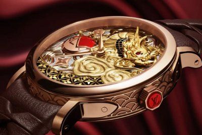Часы Louis Vuitton с трехмерными рыбами, драконом и змеей