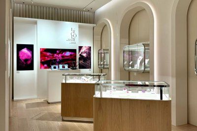 В мире рубинов: новая выставка Van Cleef & Arpels в Сингапуре