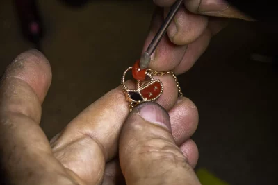 Весенний знак удачи от Van Cleef & Arpels