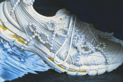 Драгоценный шаг: ASICS и Completedworks переосмысливают кроссовки