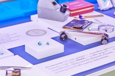 Выставка «Путь самоцвета» в музее времени и часов