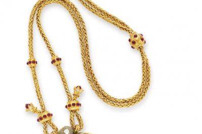 Любовь вне времени: Марго Робби и легендарное колье «Тадж-Махал»