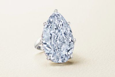 Azure Blue: редчайший голубой бриллиант станет звездой аукциона Christie’s