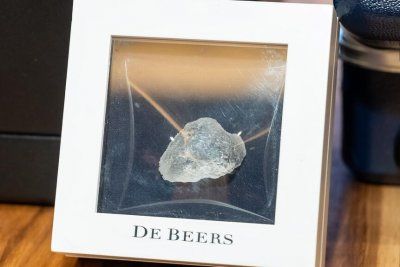 Бриллиант к столетию: London Jewelers превратит редкий алмаз в символ семейного наследия