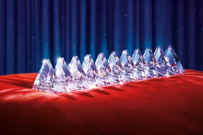 Swarovski и Toblerone превратили культовую шоколадку в коллекционный арт-объект