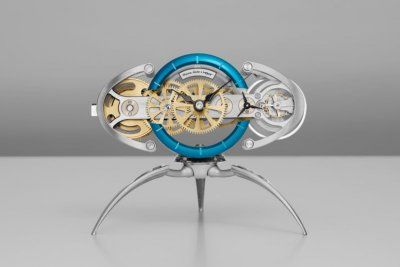 MB&F Nostromo: настольные часы из другой галактики